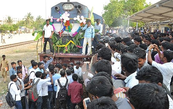 சிதம்பரத்தில் ரயில்தினம் கொண்டாடிய அண்ணாமலைப் பல்கலைக்கழக மாணவர்கள்!