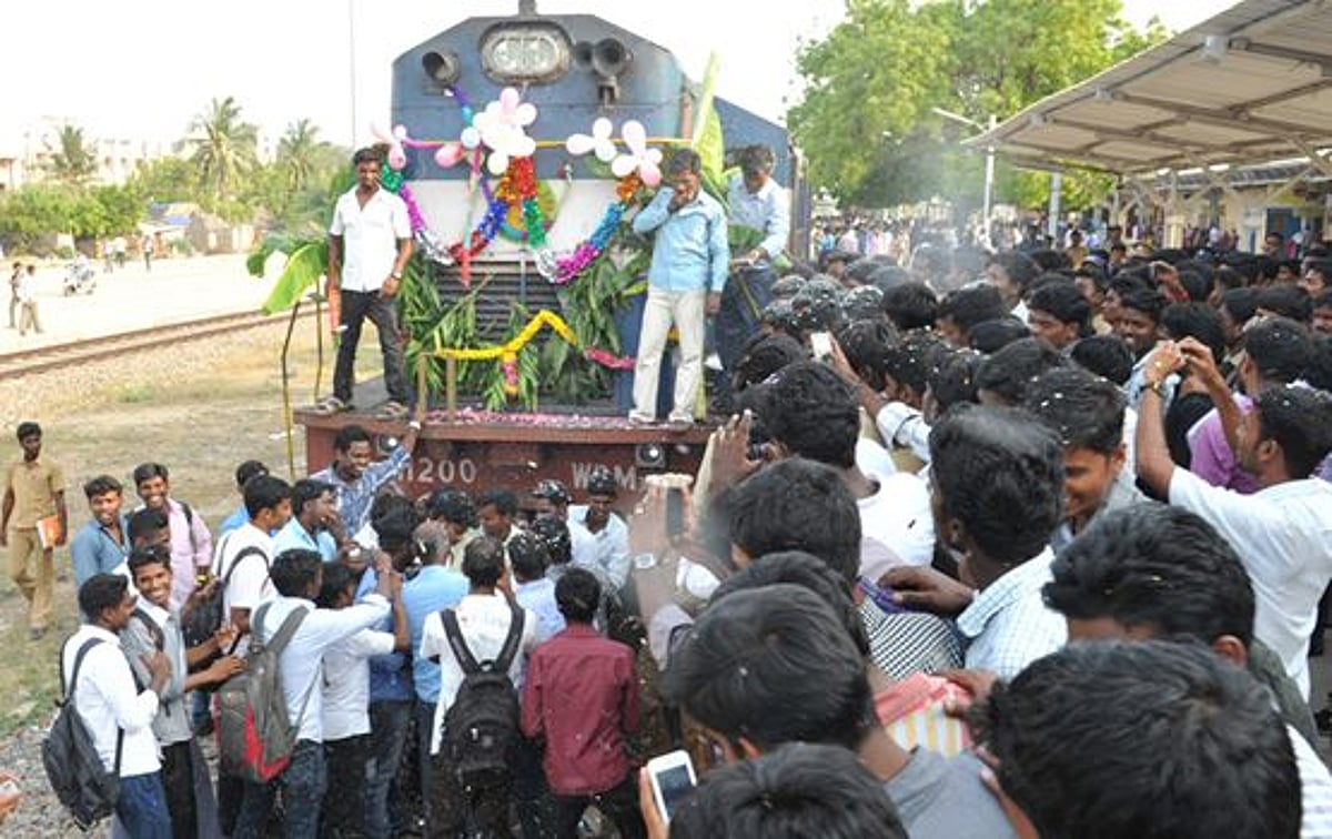 சிதம்பரத்தில் ரயில்தினம் கொண்டாடிய அண்ணாமலைப் பல்கலைக்கழக மாணவர்கள்!