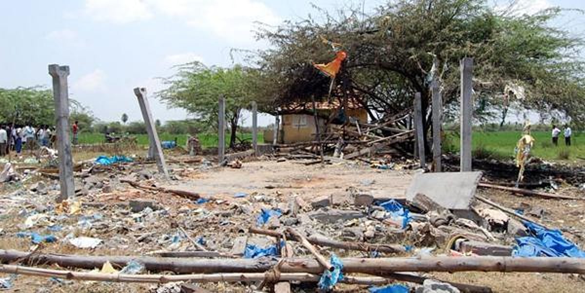 கடலூர் அருகே பட்டாசு ஆலையில் வெடி விபத்து 3 பேர் பலி, 5 பேர் படுகாயம்