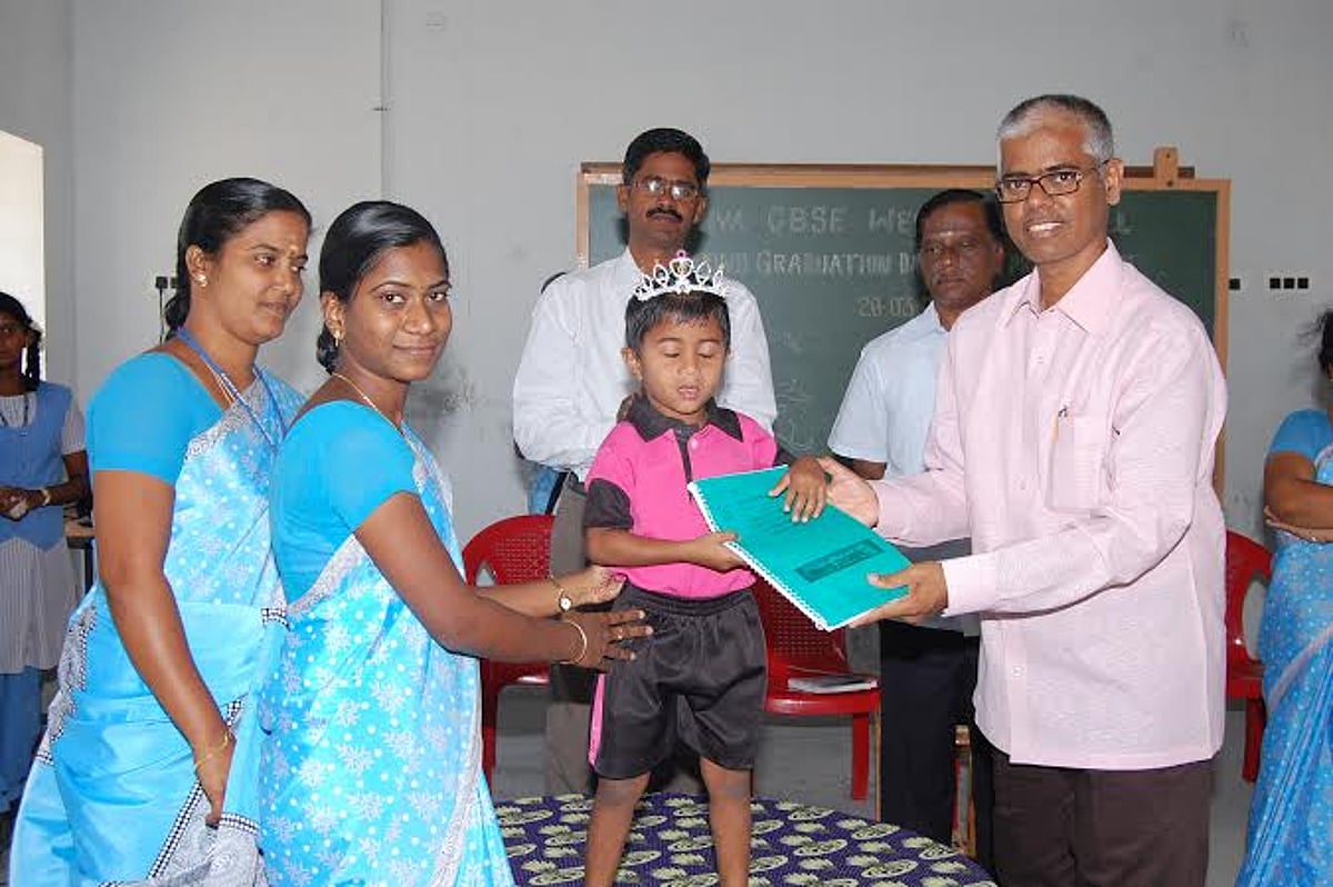 கே.ஜி. குழந்தைகளுக்கு பட்டமளிப்பு விழா