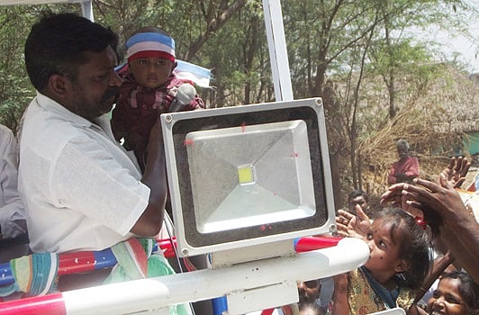 வாக்கு சேகரித்த போது குழந்தைகளுக்கு பெயர் சூட்டிய திருமாவளவன்