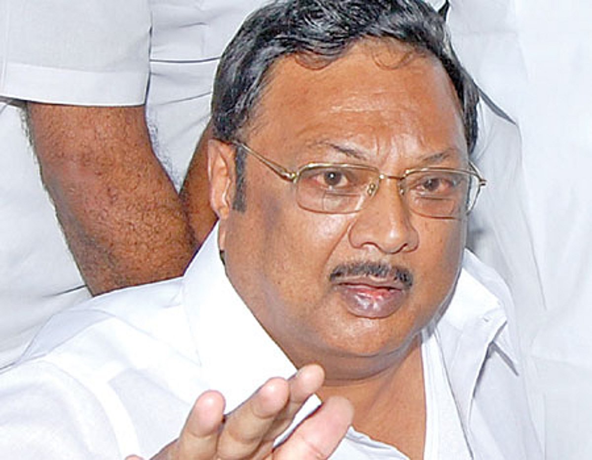 திமுக படுதோல்வி: மு.க.அழகிரி ஆதரவாளர்கள் பட்டாசு வெடித்து கொண்டாட்டம்