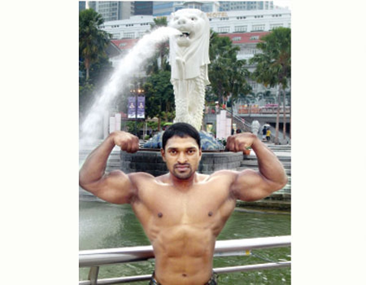 குடிசைப் பகுதியில் ஓர் ஆணழகன்!