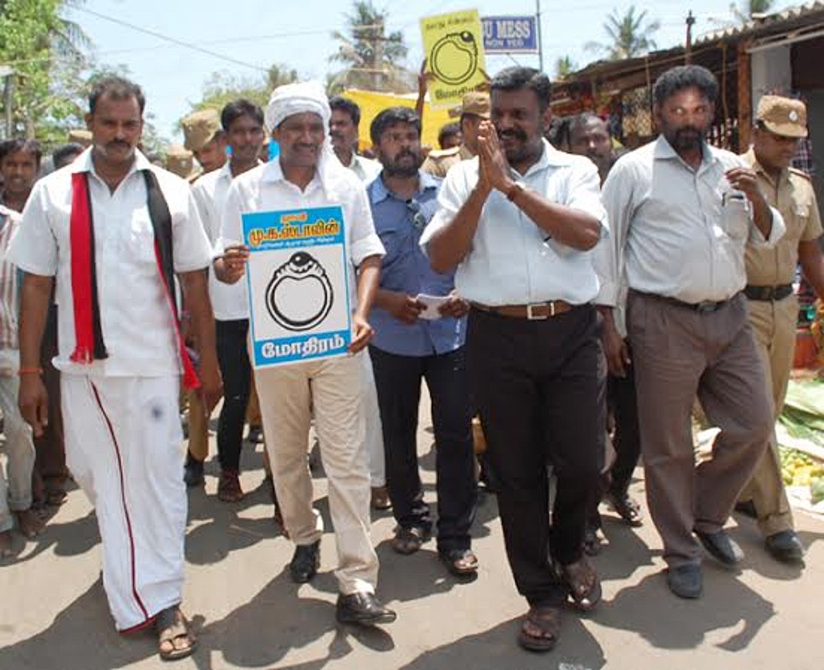 சிதம்பரம் தொகுதியில் 'மோதிரம்' சின்னத்திற்கு வாக்கு சேகரிக்கும் திருமாவளவன்!