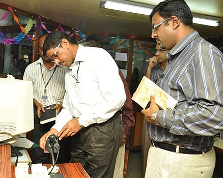 கணினி முறையில் நூல் வழங்கும் முறை: பல்கலை. நிர்வாகி ஷிவ்தாஸ்மீனா தொடங்கி வைத்தார்