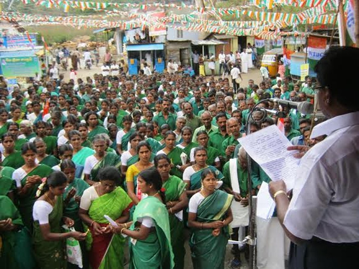 ஏற்காட்டில் மே தினவிழா காபி தோட்டத் தொழிலாளர் மெழுகு வர்த்தி ஏந்தி உறுதிமொழி