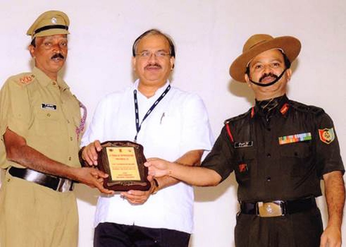 சிதம்பரம் என்சிசி அதிகாரிக்கு விருது!