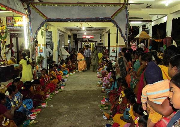 கடையநல்லூர் ஸ்ரீகருமாரியம்மன் கோயிலில் சுமங்கலி பூஜை