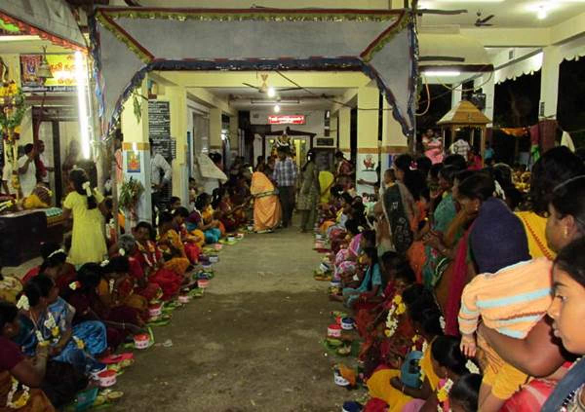 கடையநல்லூர் ஸ்ரீகருமாரியம்மன் கோயிலில் சுமங்கலி பூஜை
