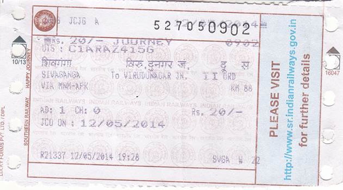 நிலையத்தைக் கடந்து சென்ற ரயிலுக்கு பயணச்சீட்டு வினியோகம்