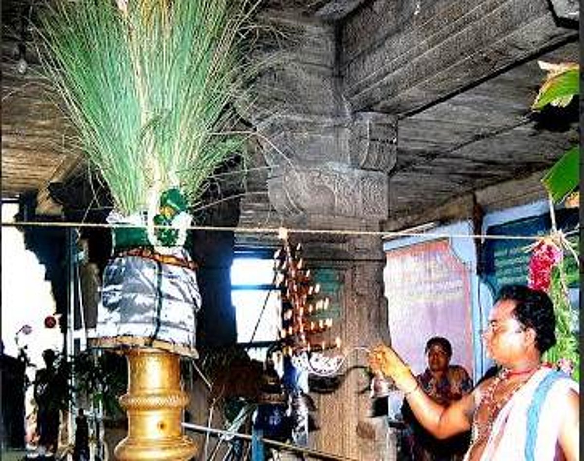 நெல்லை குறுக்குத்துறை சுப்பிரமணிய சுவாமி கோயில் சித்திரை தேர்த் திருவிழா கொடியேற்றம்