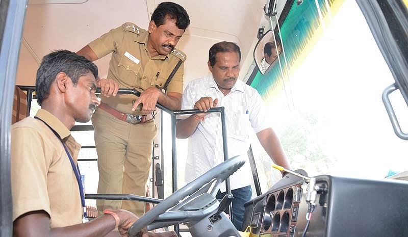 ஸ்ரீவில்லிப்புத்தூரில் பள்ளி வாகனங்கள் ஆய்வு