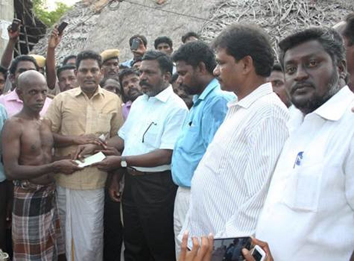 வடக்குமாங்குடி கலவரத்தில் இறந்தவர்கள் குடும்பத்திற்கு திருமாவளவன் நிதிஉதவி!