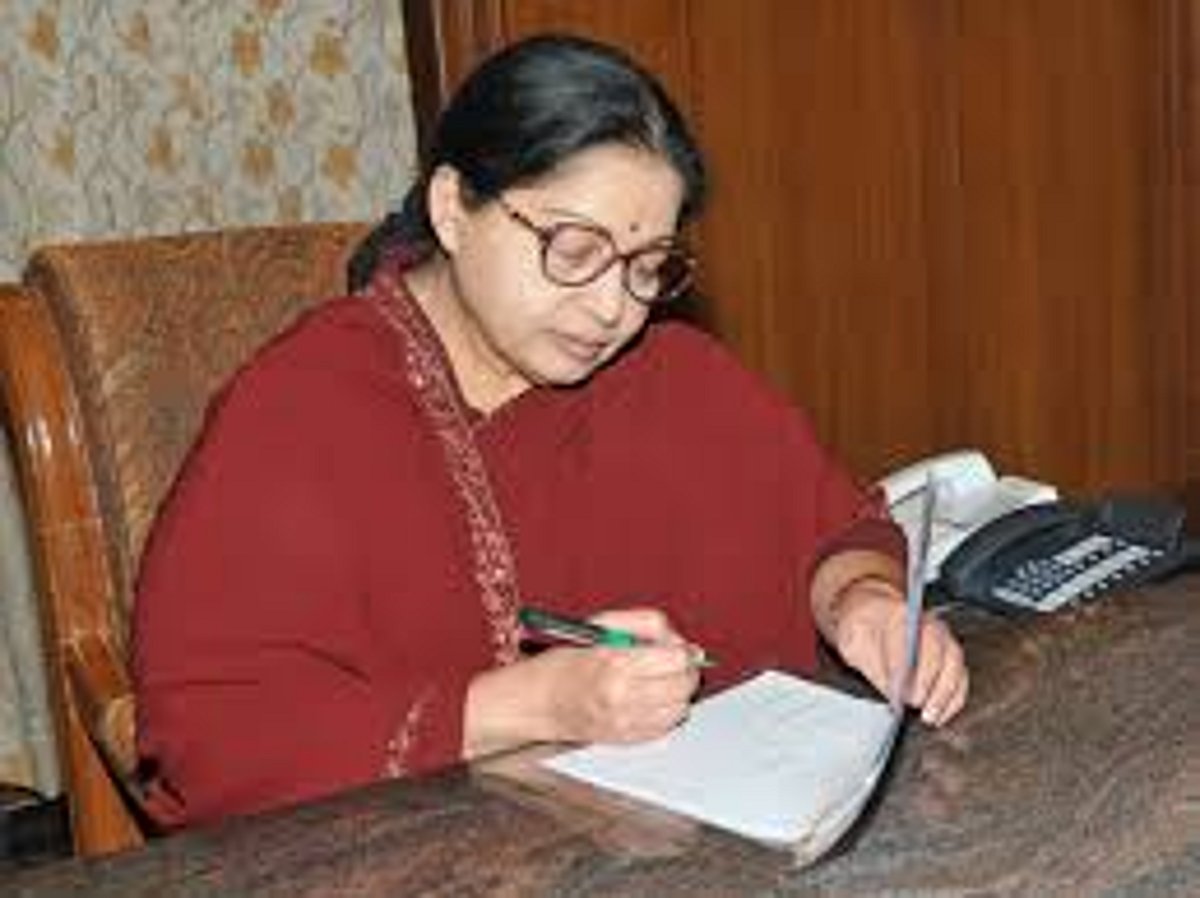 கருணாநிதியின் அறிக்கை நகைப்புக்குரியது: ஜெயலலிதா