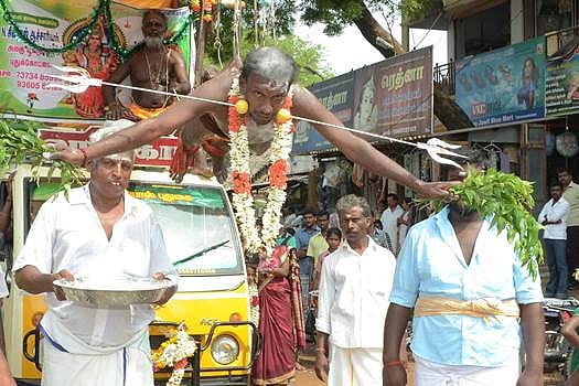 திருவரங்குளம் ஸ்ரீபிடாரி அம்மன் கோவிலில் பறவைக்காவடி 