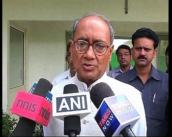 பலாத்காரம் குறித்து மோடியிடம் கேள்வி எழுப்ப வேண்டியதுதானே? ஊடகங்கள் மீது திக்விஜய் சிங் பாய்ச்சல்