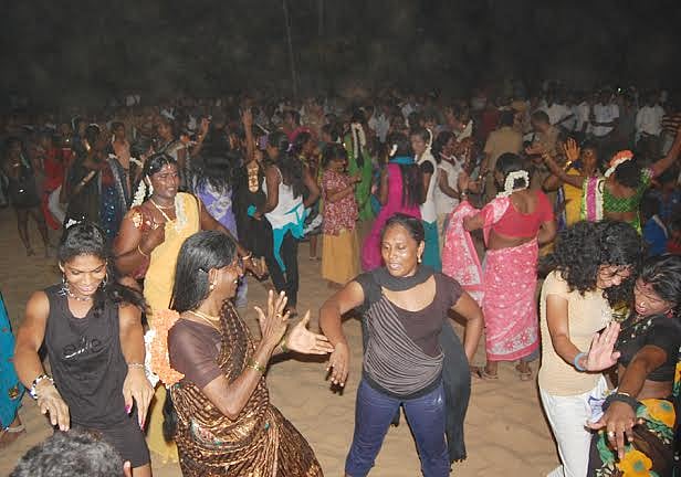 கொத்தட்டை கூத்தாண்டவர் கோயில் திருவிழா: பல்வேறு மாநிலங்களில் இருந்து பங்கேற்ற திருநங்கைகள்