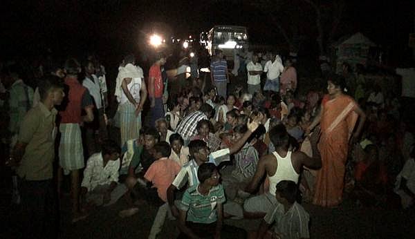 விருதுநகர் அருகே கோயில் திருவிழாவில் கோஷ்டி மோதல்: 9 பேர் படுகாயம்: 5 பேர் கைது 