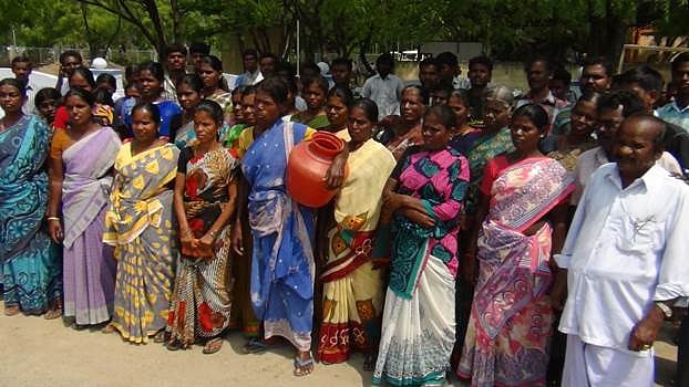 விருதுநகர் அருகே குடிநீர் குழாய்களை சீரமைக்க வலியுறுத்தி ஆட்சியரிடம் கிராம மக்கள் மனு