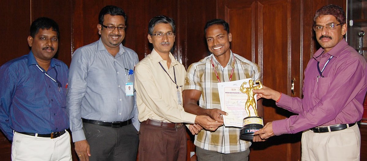 ஆனழகன் போட்டி: மிஸ்டர் தமிழ்நாடு பட்டம் வென்ற அண்ணாமலைப் பல்கலை ஊழியருக்கு பாராட்டு