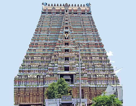 ஸ்ரீரங்கம் தொகுதியில் முதல் வேட்பாளராக தேர்தல் மன்னன் பத்மராஜன் மனு தாக்கல்