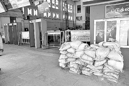 சென்ட்ரல் ரயில் நிலையத்தில் பாதுகாப்பில் அலட்சியம்