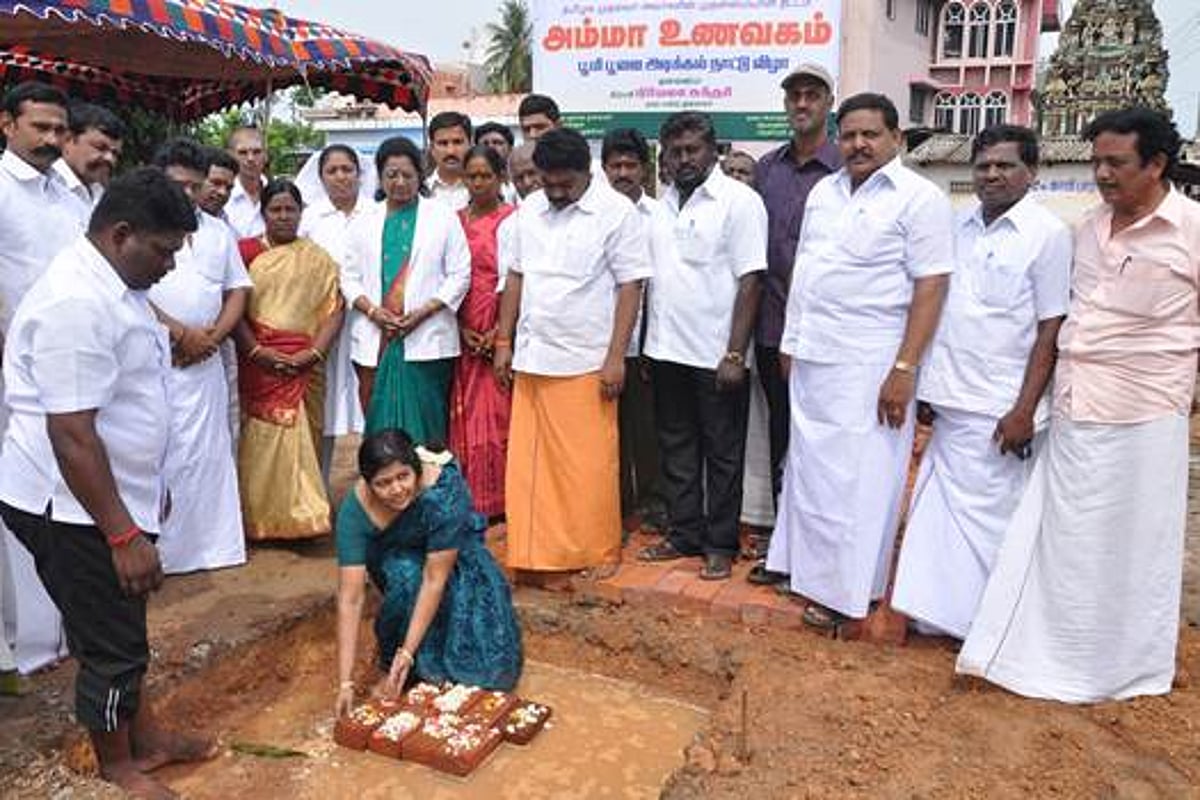 சிதம்பரத்தில் ரூ.25 லட்சம் செலவில் அம்மா உணவகம் கட்ட பூமிபூஜை