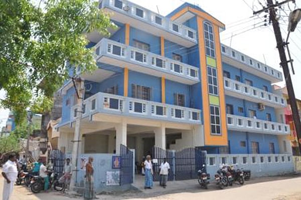 சிதம்பரம் நகர அதிமுக துணைச் செயலாளர் வீட்டில் ரூ.7 லட்சம் மதிப்புள்ள பொருட்கள் கொள்ளை