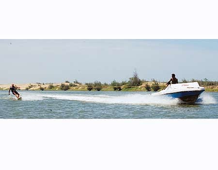 முதலியார்குப்பம் படகு குழாம்: அனைத்துப் பேருந்துகளும் நிறுத்தப்படுமா?