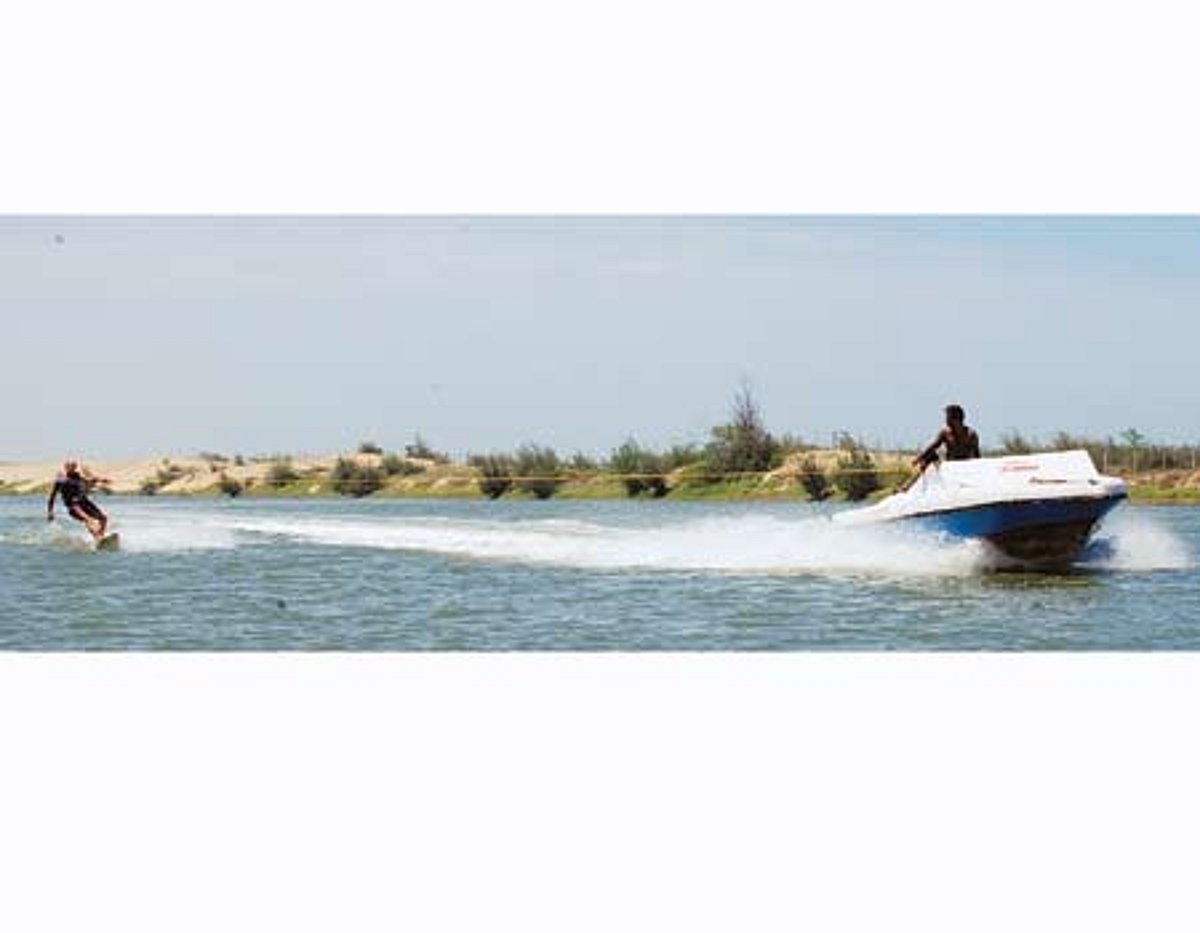 முதலியார்குப்பம் படகு குழாம்: அனைத்துப் பேருந்துகளும் நிறுத்தப்படுமா?