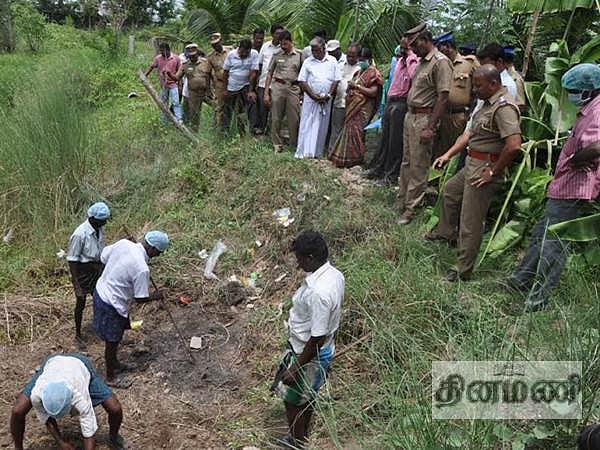 சிதம்பரம் அருகே புதைக்கப்பட்ட தலித் பெண் சடலம் தோண்டி எடுப்பு: விடுதலைச் சிறுத்தைகள்., கம்யூ. கட்சியினர் சாலைமறியல் 