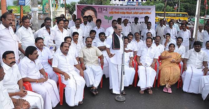 சிதம்பரத்தில் ஜெ. பேரவை மக்கள் முகாம்: ஏ.அருண்மொழிதேவன் எம்பி தொடங்கி வைத்தார்