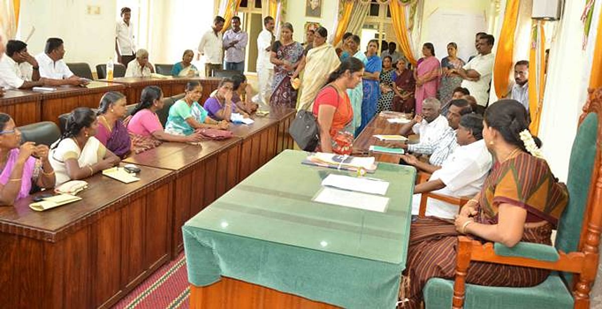 ஸ்ரீவிலி. நகர்மன்றக் கூட்டத்தினுள் திடீரென புகுந்து குடிநீர் கேட்ட பொதுமக்கள்: பரபரப்பு