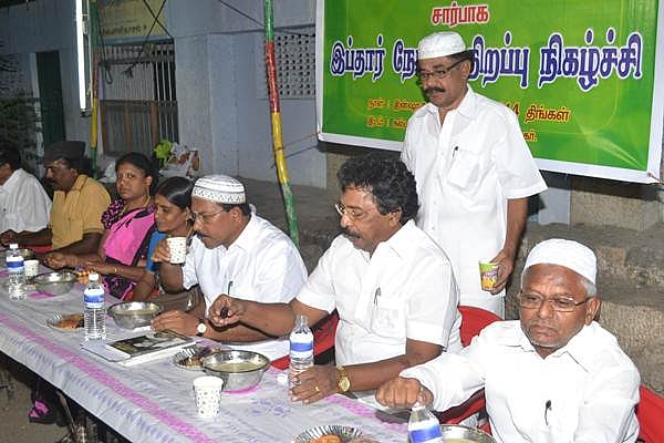 விருதுநகர் கல்பள்ளிவாசல் இப்தார் விருந்து எம்.எல்.ஏ பங்கேற்றார் 