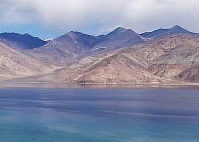 எல்லையில் படைகளை கூடுதலாக குவிக்கும் சீனா