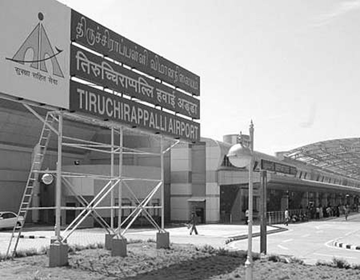 திருச்சி விமான நிலையத்தில் 4 கிலோ தங்கம் பறிமுதல்: 2 பெண்கள் கைது