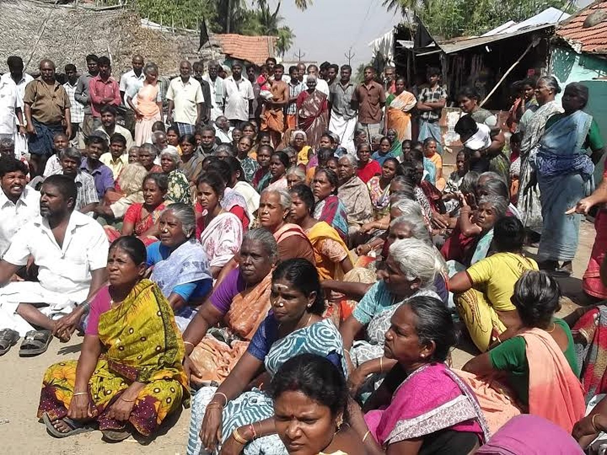 பழனியில் நீர்நிலை ஆக்கிரமிப்பை நிறுத்தக் கோரி வீடுகளில் கருப்புக்கொடி ஏற்றம்