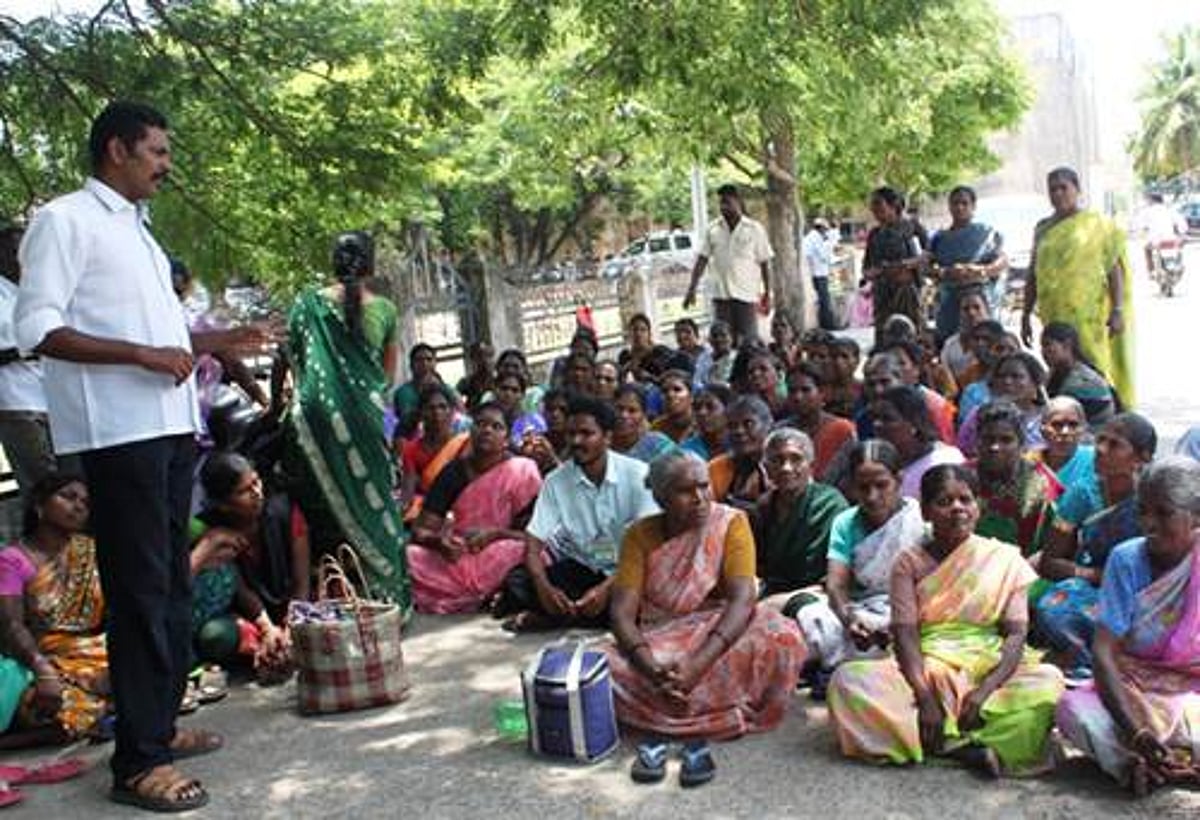 ராஜா முத்தையா மருத்துவக் கல்லூரி மருத்துவமனையில் ஒப்பந்தத் தொழிலாளர்கள் உள்ளிருப்பு போராட்டம்