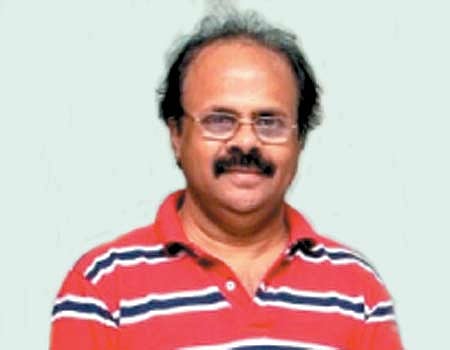 எழுத்துக்குப் பின்னால்...: வாழ்வது போல் நடிக்கிறோம்!