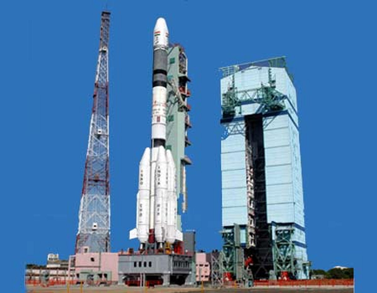 விக்ரம் சாராபாய் விண்வெளி மையத்தில் ஆராய்ச்சியாளர், என்ஜினீயர் வேலை