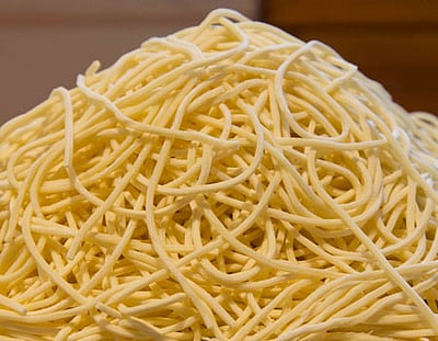 மூன்று பாக்கெட் வேகாத நூடுல்ஸ் சாப்பிட்ட சிறுவன் பலி!