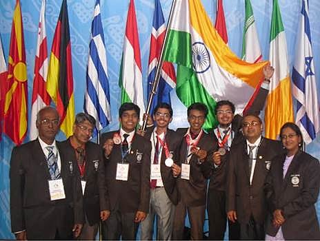 வியட்நாமில் நடைபெற்ற அகில உலக வேதியியல் ஓலிம்பியாட்டில் இந்திய மாணவர்கள் சாதனை