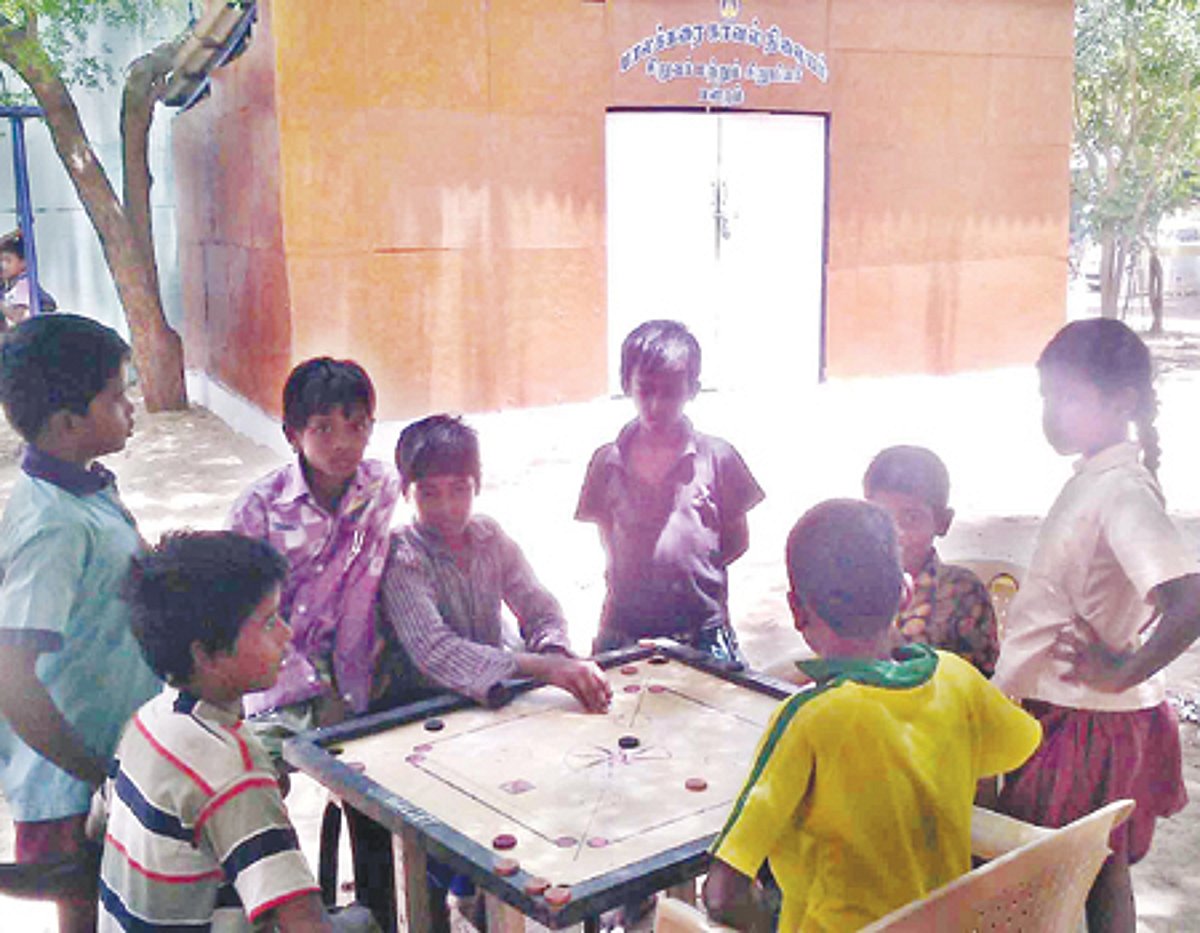 காவல் நிலையம் போய் விளையாடலாம்