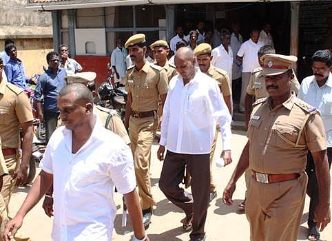 சிதம்பரம் வெடிகுண்டு சம்பவம், இரட்டை கொலை வழக்கு: திண்டுக்கல் ரவுடி மோகன்ராம், சத்யா நீதிமன்றத்தில் ஆஜர்