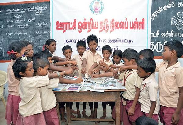 பெற்றோர் கொடுத்த ஒரு வேளை சாப்பாட்டுப் பணத்தை காஷ்மீர் வெள்ள நிவாரண நிதிக்கு அனுப்பிய ஏழை மாணவர்கள்