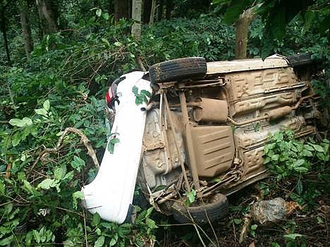 ஏற்காடு மலைப்பாதையில் கார் உருண்டு விபத்து: பெண் காயம்