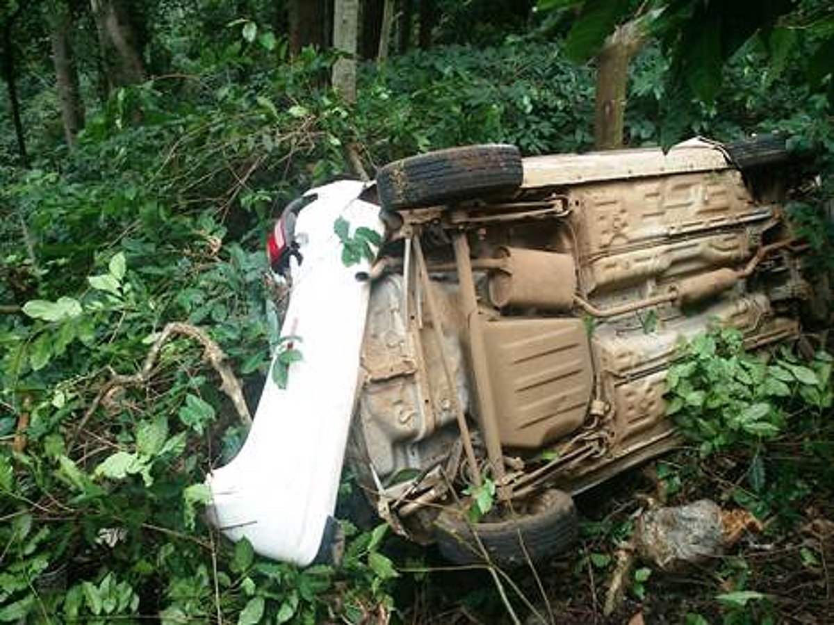 ஏற்காடு மலைப்பாதையில் கார் உருண்டு விபத்து: பெண் காயம்