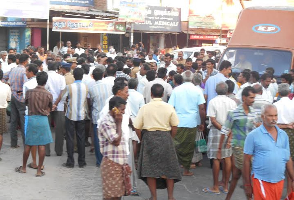 ஸ்ரீவில்லிபுத்தூர் கடுமையான குடிநீர் தட்டுப்பாடு: இரு இடங்களில் சாலை மறியல்