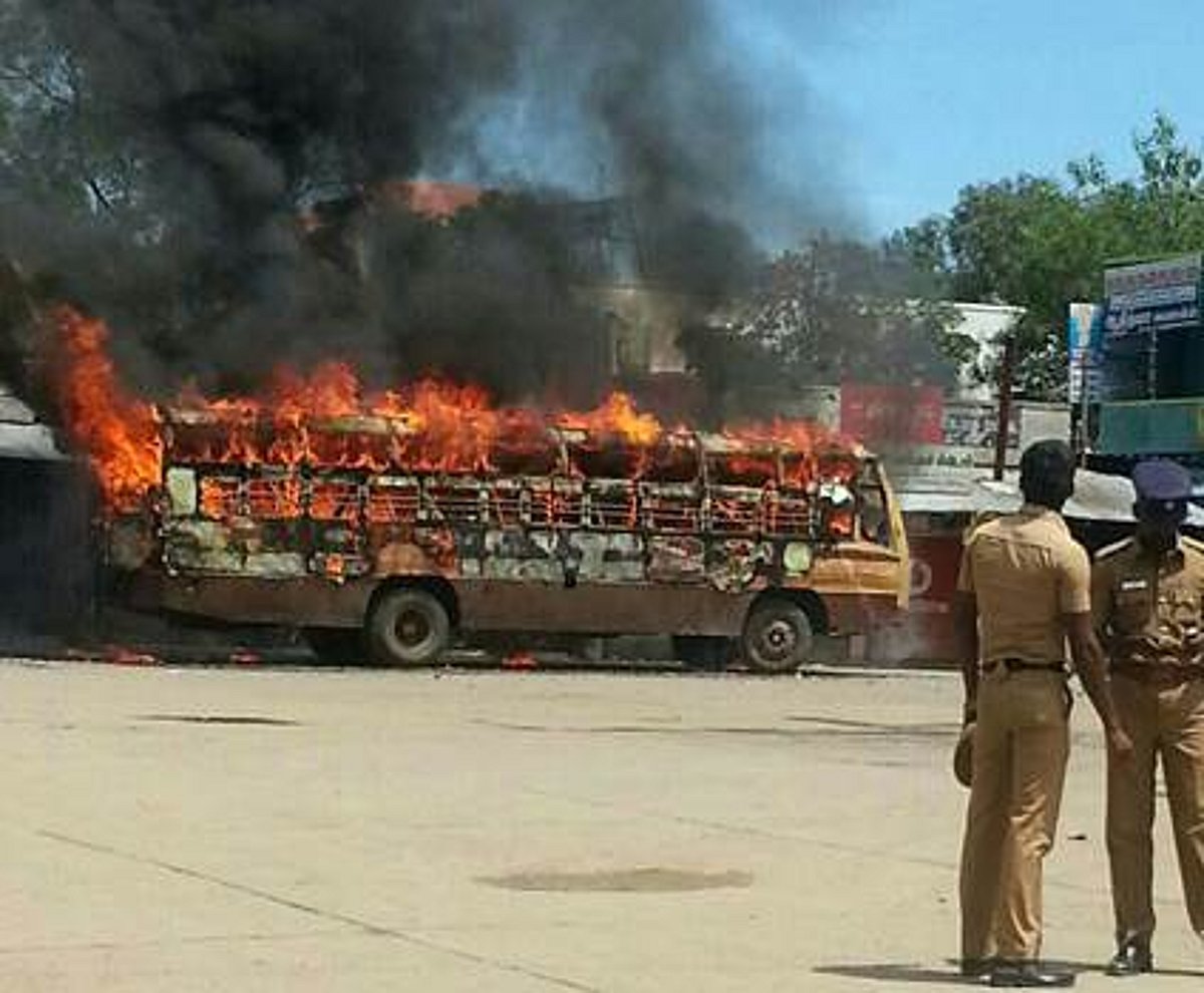 விருதுநகர் அருகே அரசு பேருந்தில் தீ