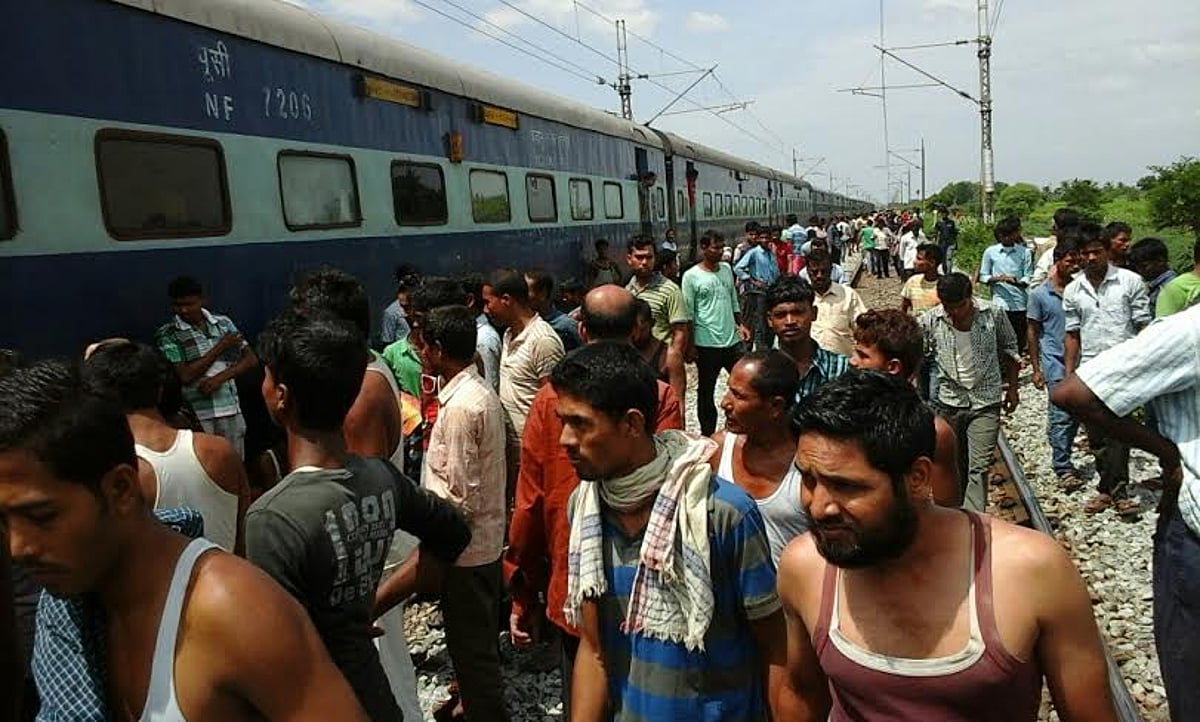 ஸ்ரீவில்லிபுத்தூரில் வி.ஏ.ஓ. வை அரிவாள் முனையில் மிரட்டி 25 பவுன் நகை கொள்ளை